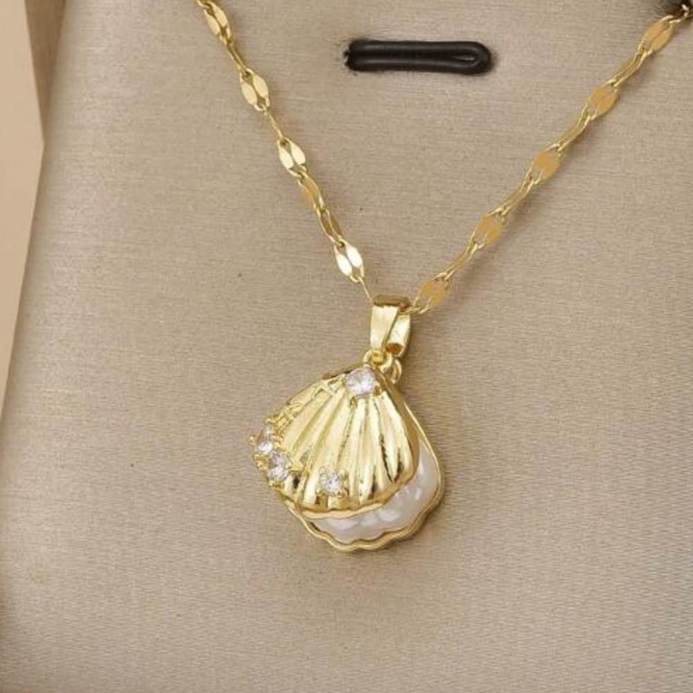 Gold over 925 sterling silver Shell and pearl with crystal Pendant Necklace NWT
